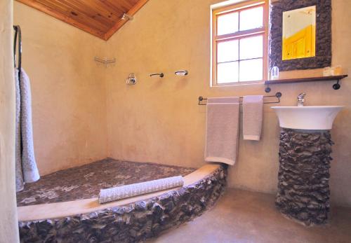 Et badeværelse på Frontier River Resort