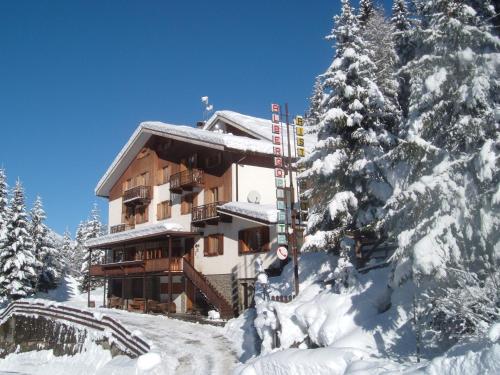 Imagen de la galería de Albergo Pineta, en Gerola Alta