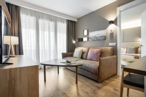 Pierre & Vacances Apartamentos Edificio Eurobuilding 2 photo 12