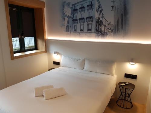 Кровать или кровати в номере Alameda Rooms Santiago