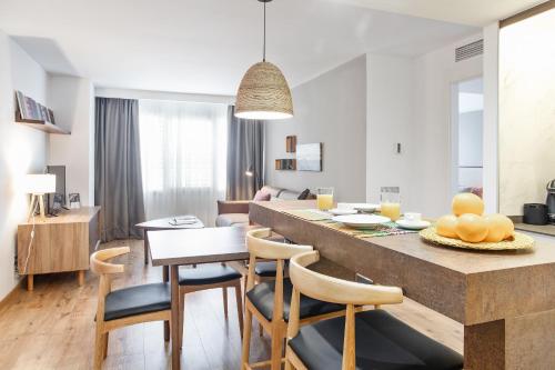 A seating area at Pierre & Vacances Apartamentos Edificio Eurobuilding 2