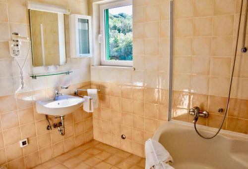 A bathroom at Pervanovo Apartments with Free Parking