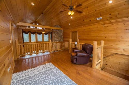 Foto de la galería de Christmas Lodge-Secluded near Downtown Blue Ridge en Blue Ridge