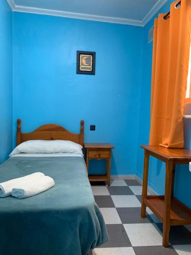 Posteľ alebo postele v izbe v ubytovaní Pensión Lisdos