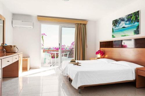 Postel nebo postele na pokoji v ubytování MINOS BEACH KARPATHoS
