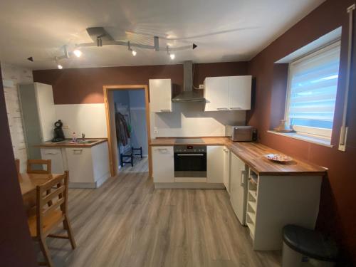 Dapur atau dapur kecil di Ferienwohnung - Monteurwohnung Familie Houri