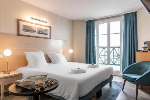 Letto o letti in una camera di SOWELL HOTELS Le Beach