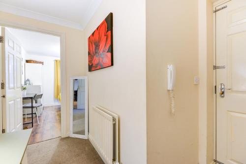 Gallery image of Comfortable GF Apartment sleeps up to 4 for contractors with private parking by Sussex Short Lets in Crawley