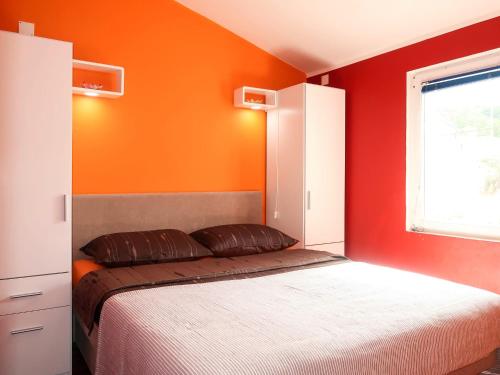 En eller flere senger på et rom på Apartment Daniel - KBG405 by Interhome