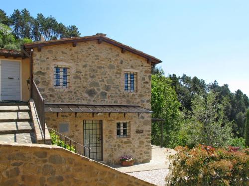 The building in which the holiday home is located