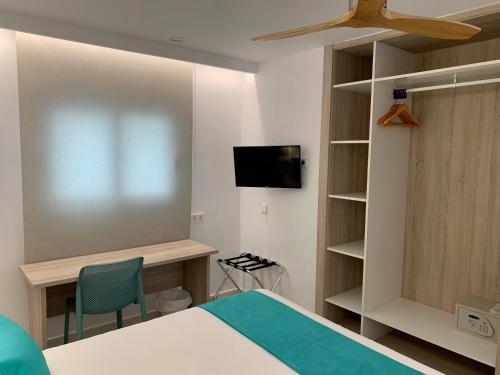 a bedroom with a bed and a desk and a tv at Hotel Orosol by Typic Hotels in San Antonio