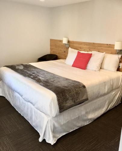 Ένα ή περισσότερα κρεβάτια σε δωμάτιο στο Motel Colonial