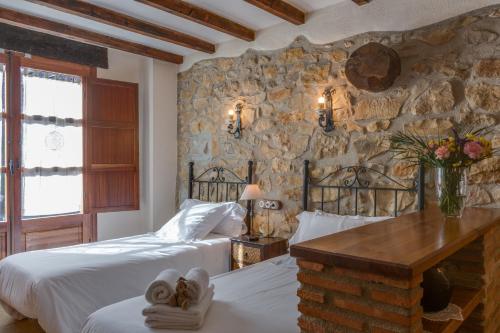 A bed or beds in a room at Complejo Rural Turimaestrat