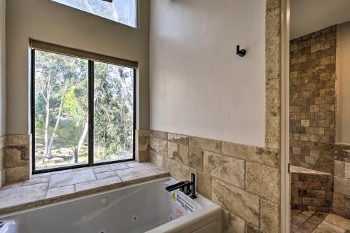 Ένα μπάνιο στο Spacious El Cajon Villa - 14 Mi to Downtown!