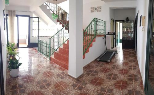 Φωτογραφία από το άλμπουμ του 4 Bed Sleeps 11 Free Parking Pets Allowed σε Vlorë