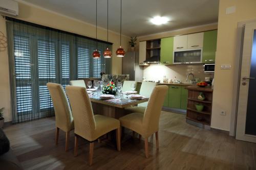 a kitchen and dining room with a table and chairs at Villa Susann in Šibenik