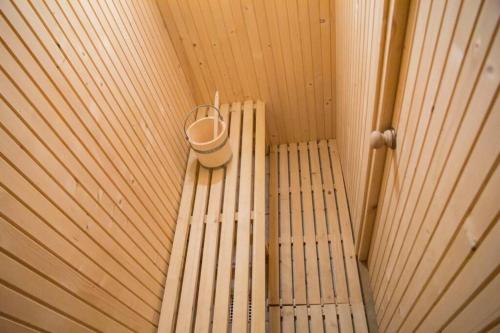 an overhead view of a small sauna with a bucket at Krasna Chata Maniowy in Maniowy