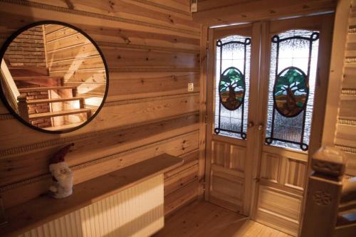 a hallway in a log cabin with a round mirror at Krasna Chata Maniowy in Maniowy