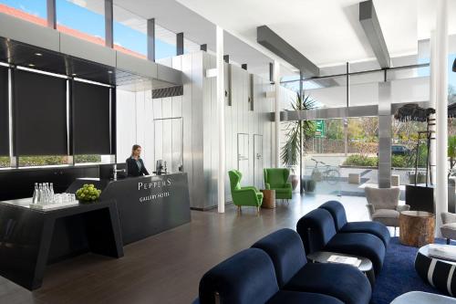 Χώρος καθιστικού στο Peppers Gallery Hotel