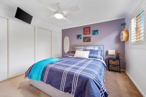 a bedroom with a bed and a ceiling fan at Marche Home Stay, Immaculate Presentation, Private & Relaxing in Lambton
