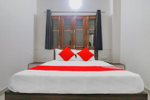 Postel nebo postele na pokoji v ubytování Rajlakshmi Guest House