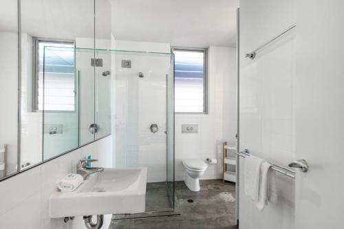 Ein Badezimmer in der Unterkunft The Rise Noosa
