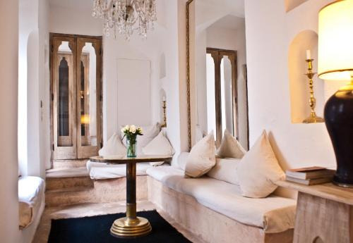 Svetainės erdvė apgyvendinimo įstaigoje Riad Safa