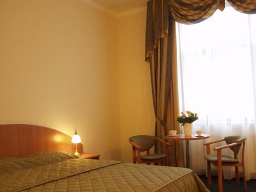 
Ein Bett oder Betten in einem Zimmer der Unterkunft Matejko Hotel
