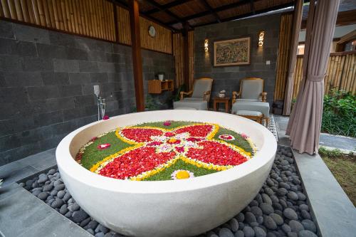 a large bath tub with a flower design in it at New Sunari Lovina Beach Resort in Lovina