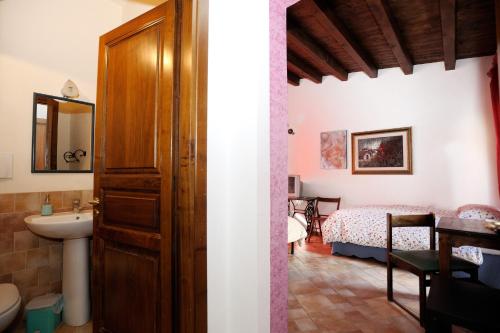A bathroom at Arco Ubriaco