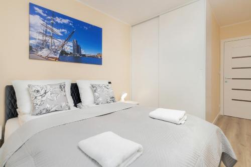 Кровать или кровати в номере Apartment Awanport Gdynia Żeromskiego by Renters