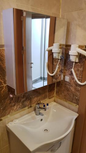 a bathroom with a sink and a mirror at ASİL OTEL in Sanlıurfa