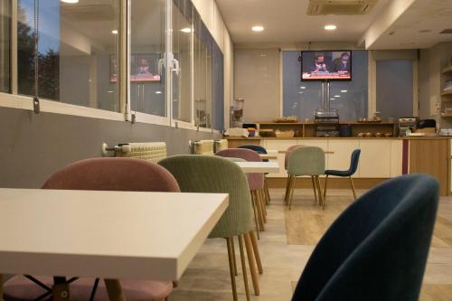 Télévision ou salle de divertissement dans l'établissement Hotel Alda Ciudad de Soria