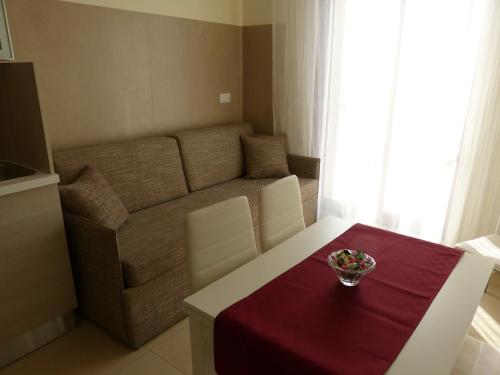 a living room with a couch and a table at Lo Scrigno in Matera