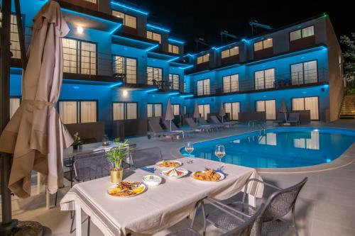 Bazén v ubytování Hotel Palladium Sithonia nebo v jeho okolí