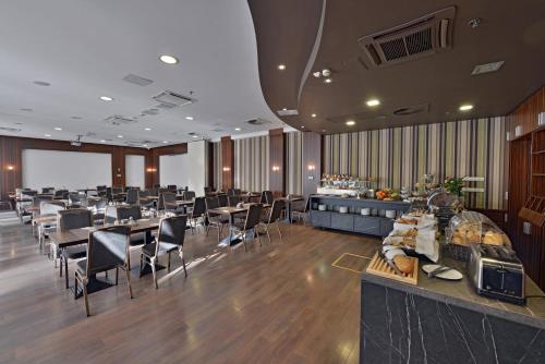a restaurant with tables and chairs in a room at Hotel City Inn in Budapest