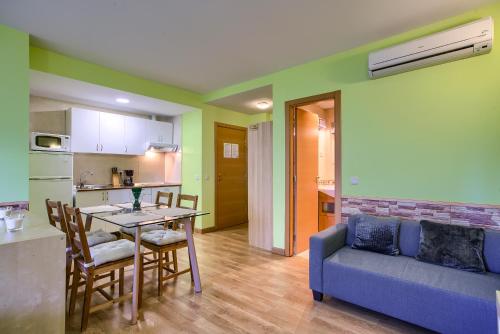 Кухня или мини-кухня в Apartamentos Barajas

