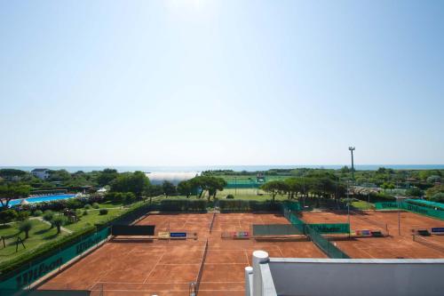 Tenis a/nebo squash v ubytování Ca' Del Moro nebo okolí