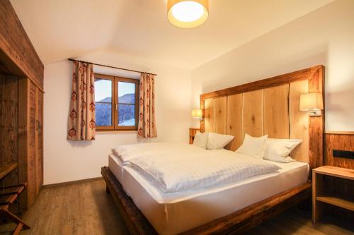 מיטה או מיטות בחדר ב-Riederhof