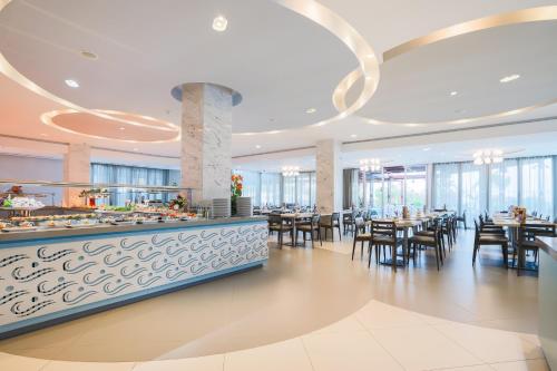 Ресторан / где поесть в Vassos Nissi Plage Hotel & Spa