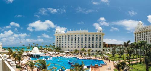 Swimmingpoolen hos eller tæt på Riu Palace Aruba - All Inclusive