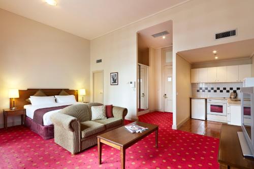 Grand Hotel Melbourne Image