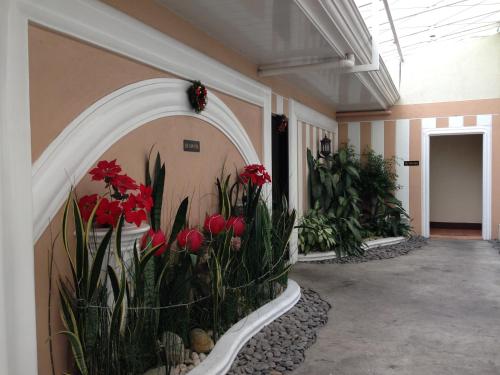Gambar di galeri bagi Hollywood Drive-In Hotel di Baguio