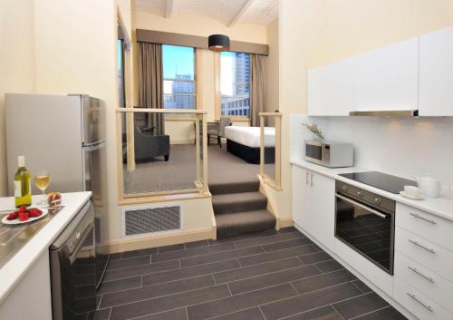 Grand Hotel Melbourne Image