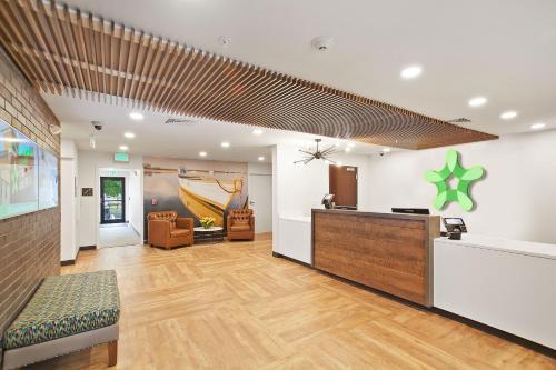 a lobby with a reception desk and a waiting room at Extended Stay America Suites - San Jose - Milpitas - McCarthy Ranch in Milpitas