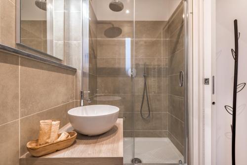 a bathroom with a sink and a shower at 5 terre dei poeti in La Spezia