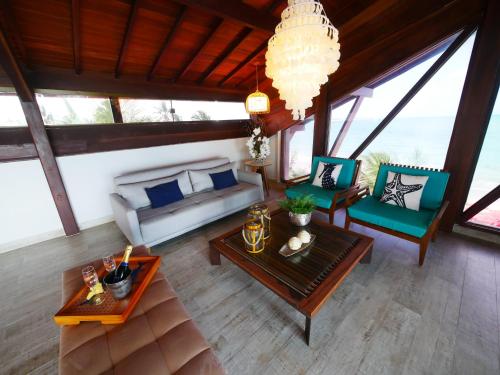 an overhead view of a living room with a couch and tables at Pousada Ecos Beach in Porto De Galinhas