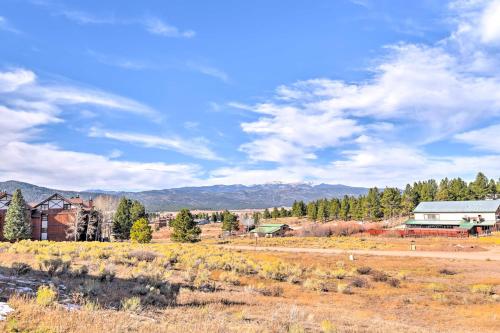 Gallery image of Quaint Angel Fire Townhome half Mi to Ski Slopes! in Angel Fire