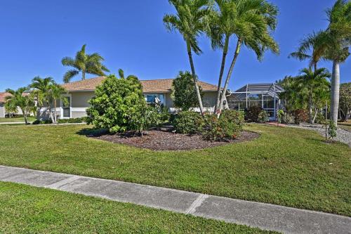 Сад в Sunny Marco Island Oasis Less Than 2 Miles to Beach!