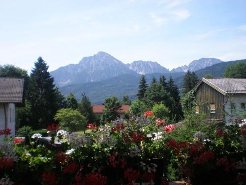 A general mountain view or a mountain view taken from a vendégházakat